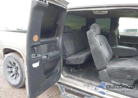 2000 Chevrolet Silverado 1500 Ls from USA, damaged, VIN 1GCEK19T1YE200516